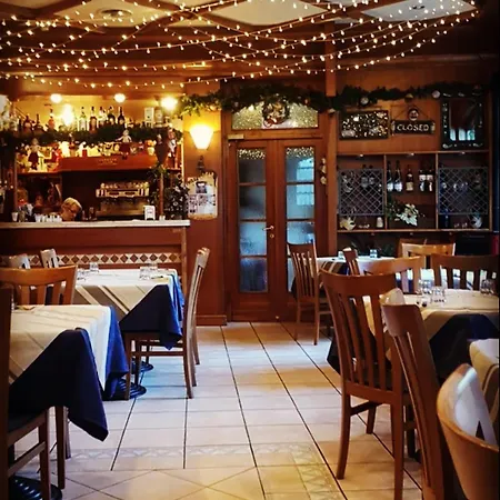 La Piazzetta 3*
